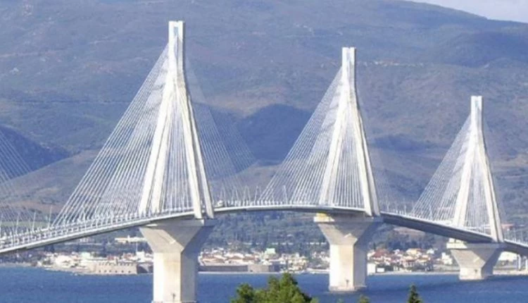 «Σκότωσε την… Ελλάδα»! Η ανορθόγραφη επιγραφή σε γέφυρα
